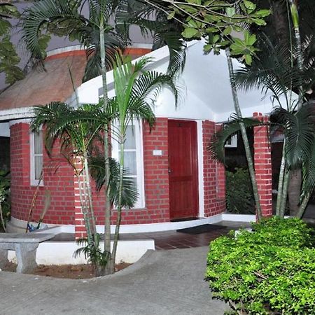 Green Coconut Resort Chennai Exterior photo