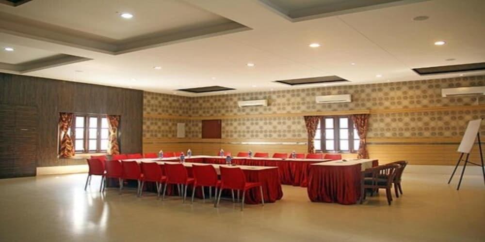 Green Coconut Resort Chennai Exterior photo