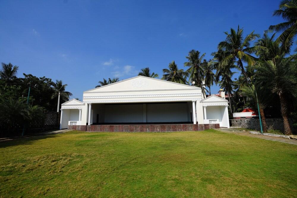 Green Coconut Resort Chennai Exterior photo