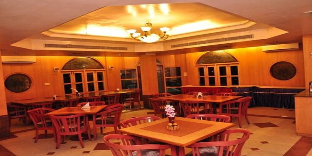 Green Coconut Resort Chennai Exterior photo