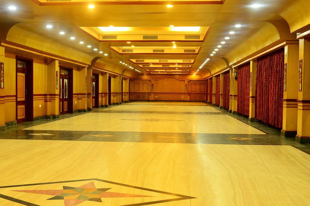Green Coconut Resort Chennai Exterior photo