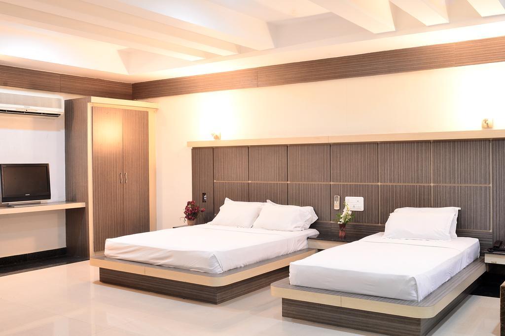 Green Coconut Resort Chennai Exterior photo
