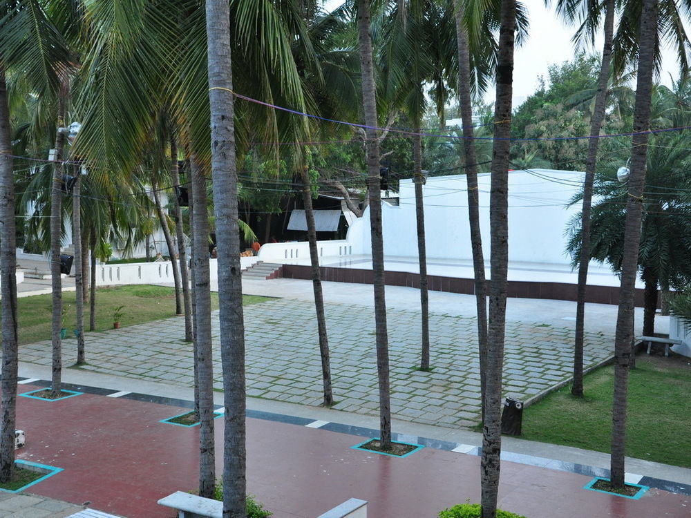 Green Coconut Resort Chennai Exterior photo
