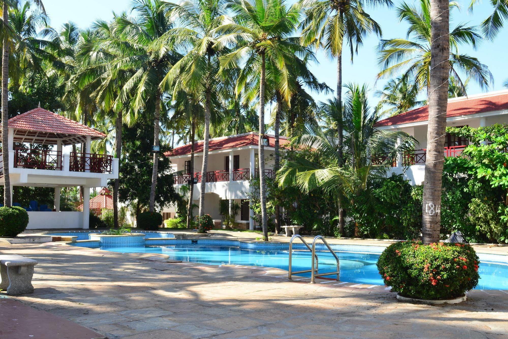 Green Coconut Resort Chennai Exterior photo